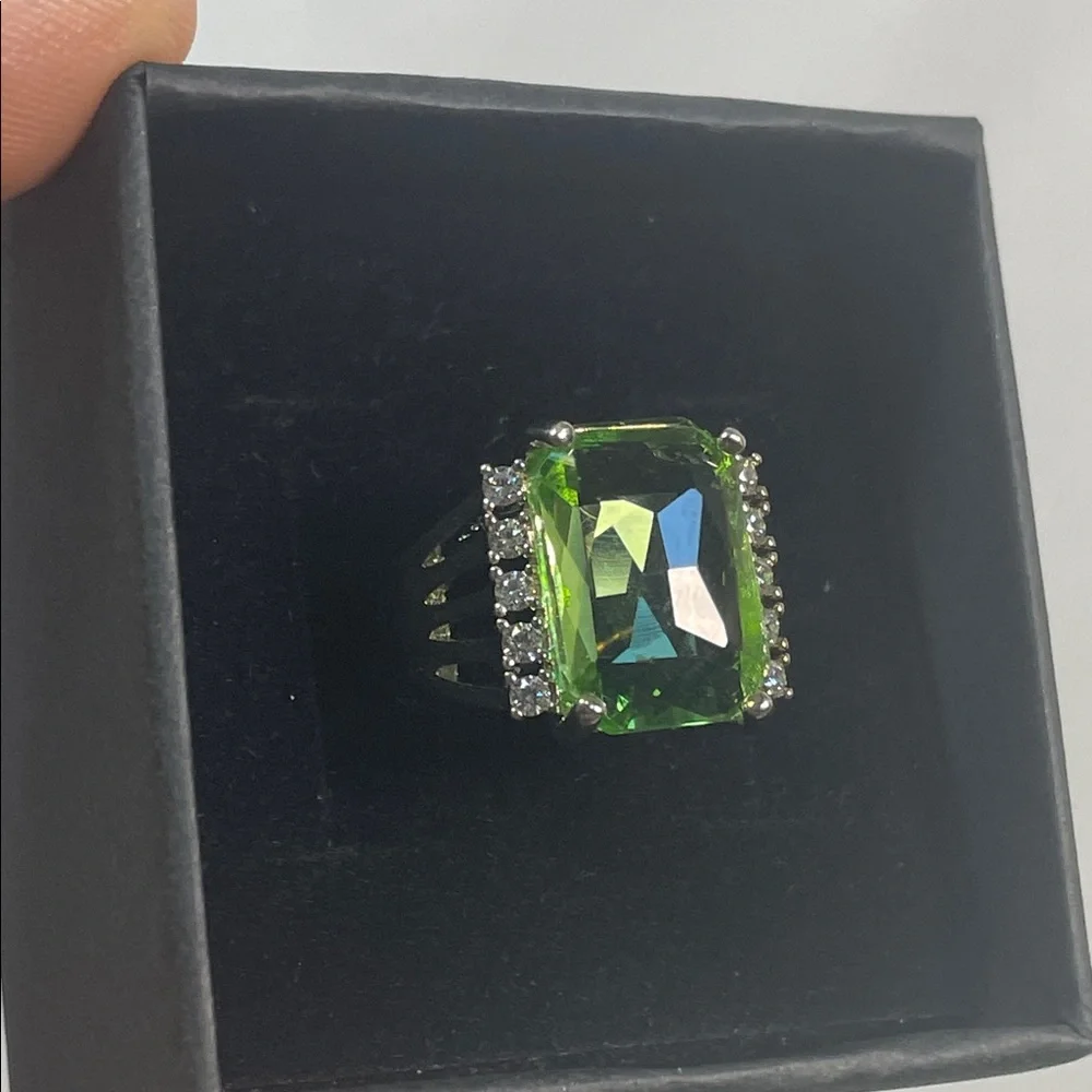Sterling silver Large Green Gemstone Ring 925 zirconia diamonds